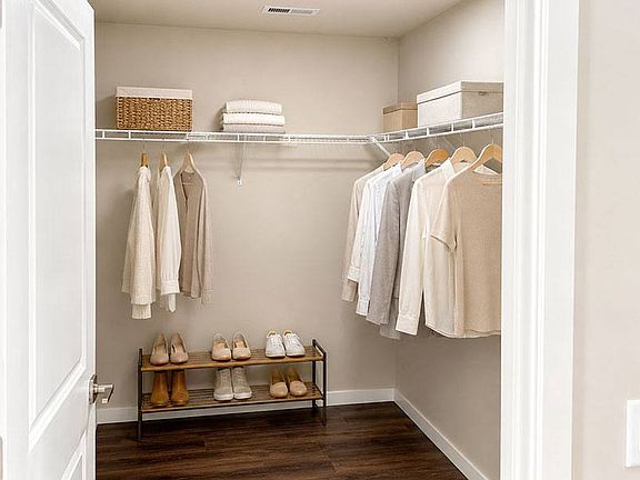 4th image of 1525 E Wall St #101