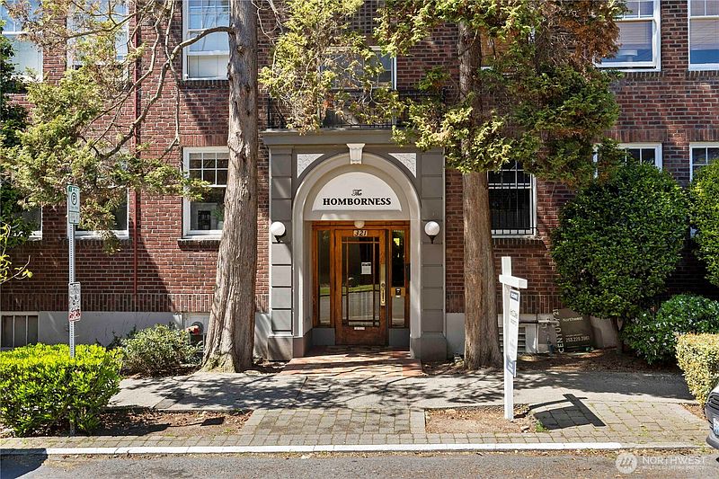 4th image of 321 Boylston Avenue E #202