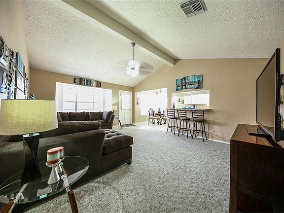4th image of 17002 Blackhawk Blvd