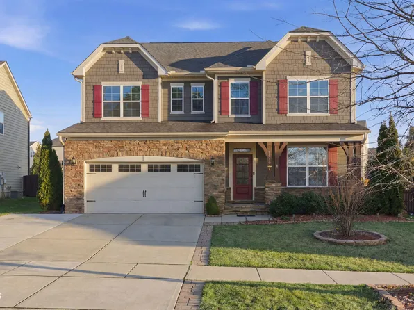 1116 Trotter Bluffs Dr, Holly Springs, NC 27540
