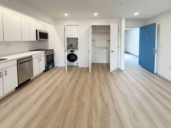 39-38 47th Ave #206