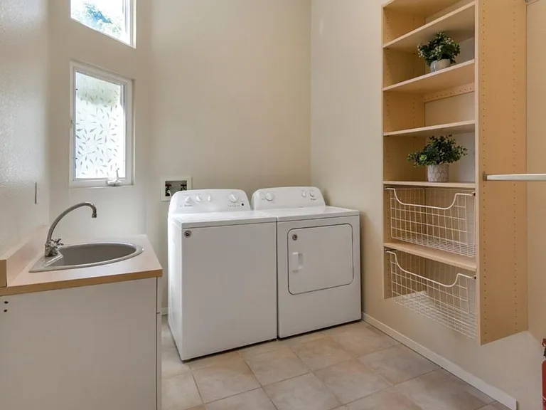 18233 Saratoga Los Gatos Rd — Photo 17