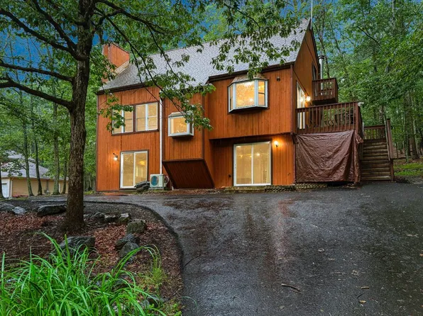 453 Lakeside Dr, East Stroudsburg, PA 18301