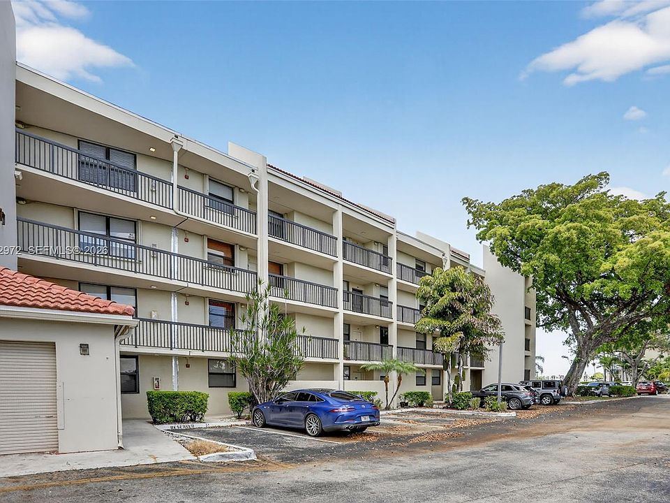 1st image of 117 Lake Emerald Dr APT 409