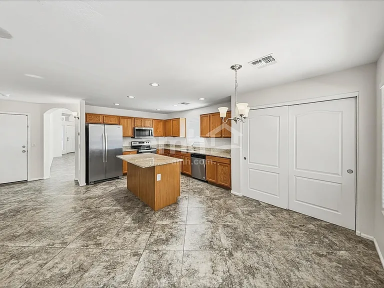 3910 E Hematite Ln — Photo 4