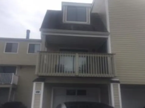 341 Walden Green Rd, Branford, CT 06405