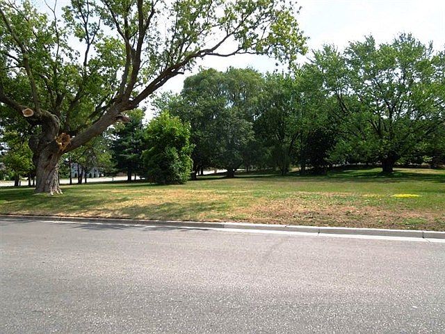 2nd image of 949 Hemlock Dr