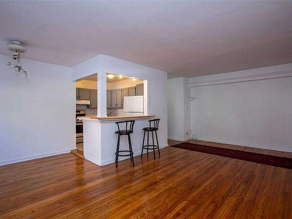 3rd image of 6638 Yellowstone Blvd #1A