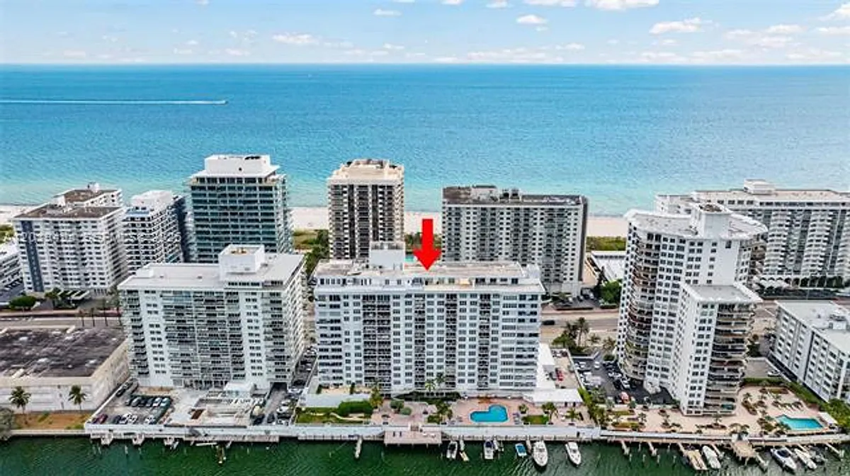 Building Photo - 5700 Collins Ave #7J