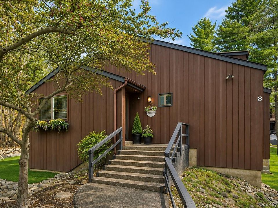 1st image of 8 Laurel Court