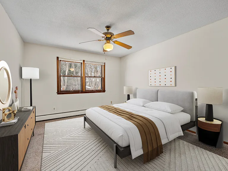 Kings Manor Apartments — Photo 18