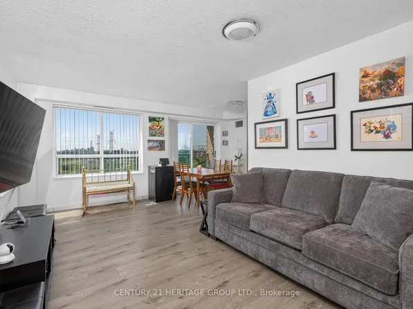 39 Oneida Cres #1017, Richmond Hill, ON L4B 4T9