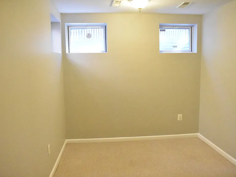 711 Galway Ln — Photo 7