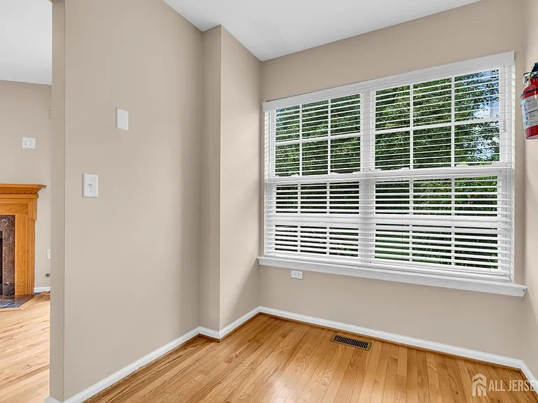 8 Edith Dr — Photo 18