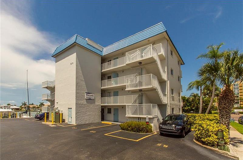 1st image of 800 Bayway Blvd APT 18