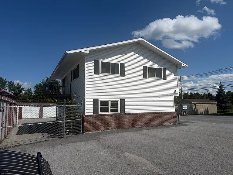 28 Adams Dr #2 — Photo 2