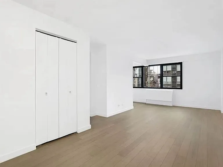 222 E 39th St #22A — Photo 2