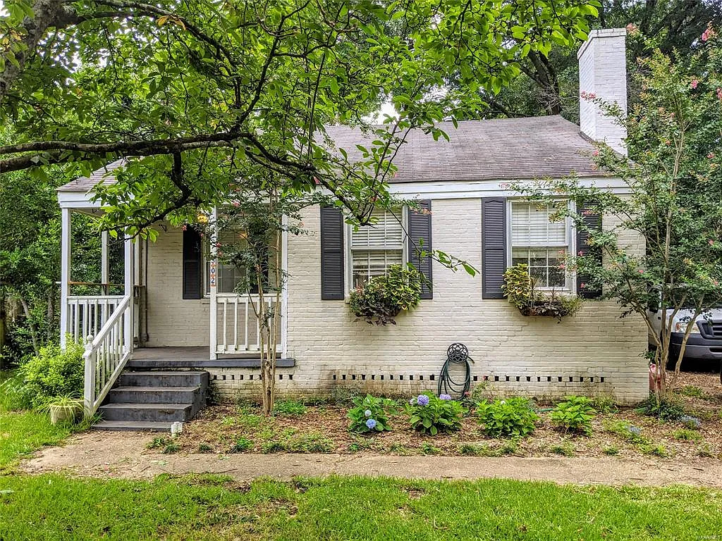 302 Bradley Drive — Photo 1