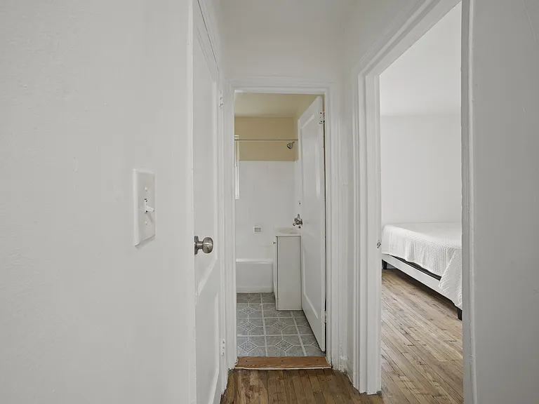 30 Danbury St SE #1 — Photo 39