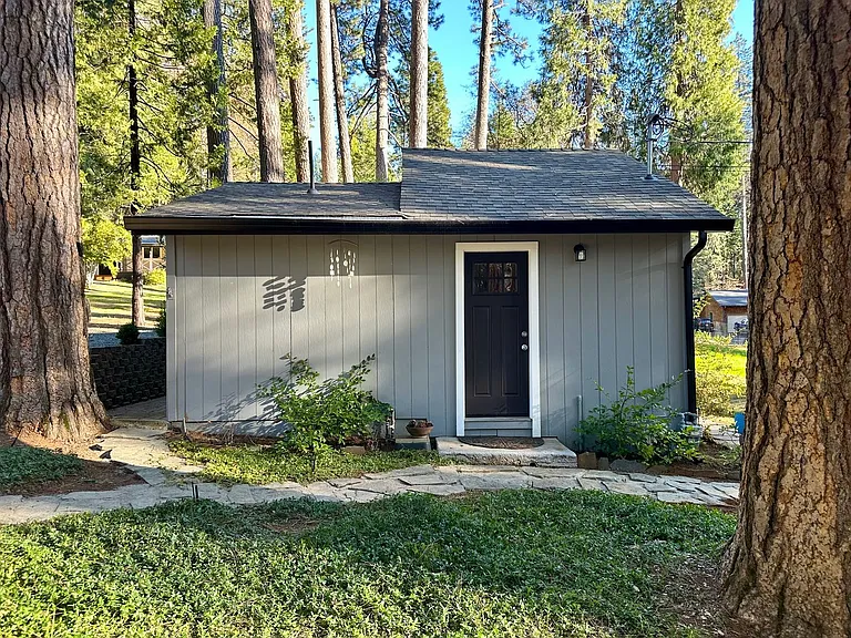 10891 Berggren Ln — Photo 1