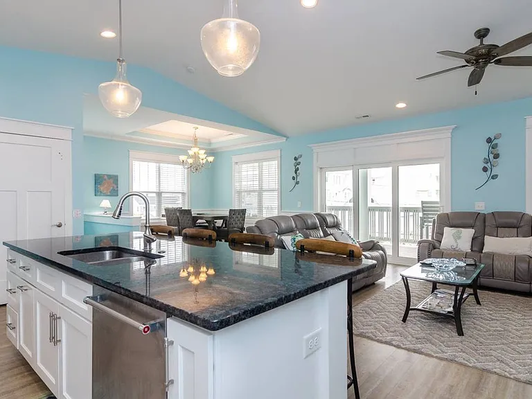 1211 N Fort Fisher Blvd #B — Photo 8