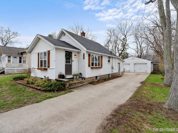 203 E 38th St, Holland, MI 49423