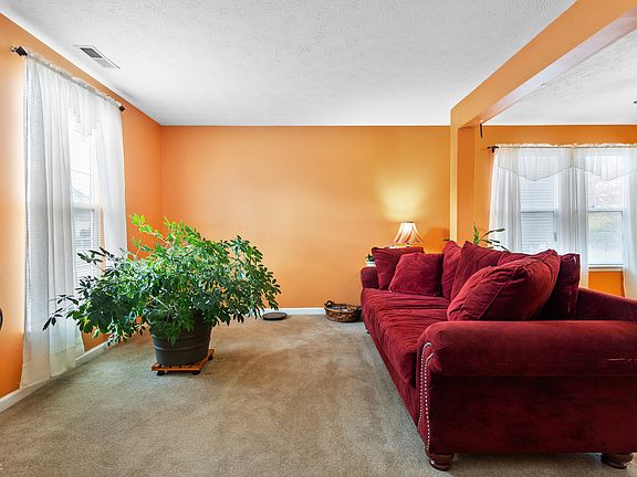 3rd image of 6665 Crestwell Ln