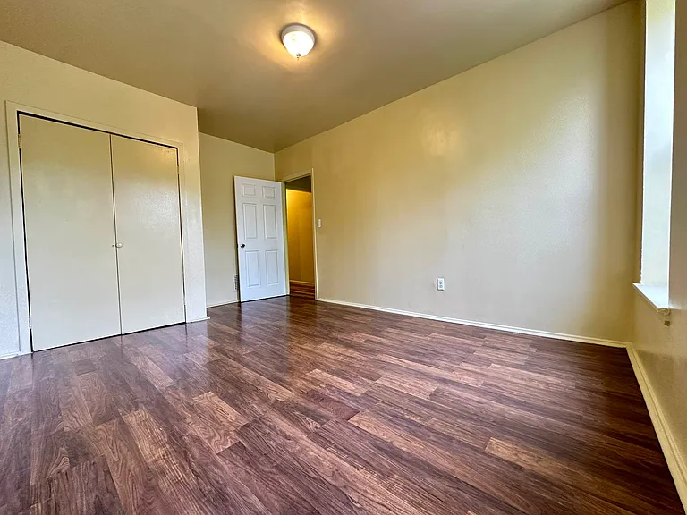 1189 Halsey St #2 — Photo 5