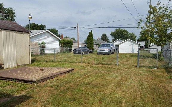 4th image of 460 Ballard Ave