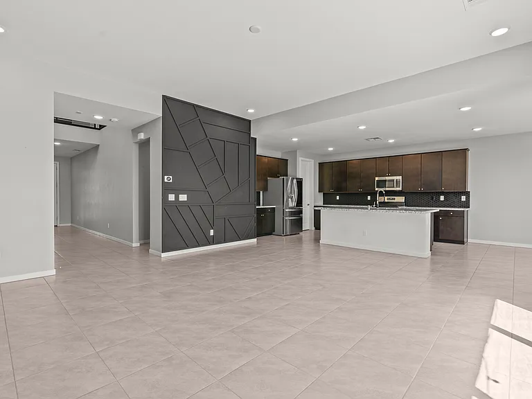 8370 Charleston Peak St — Photo 4