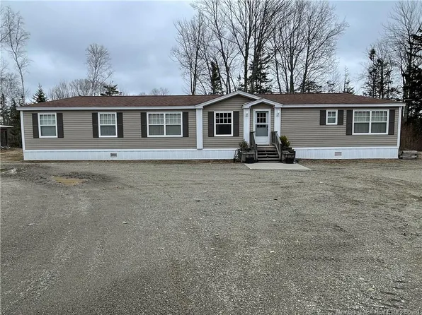 200 Dewolfe Rd, Saint James, NB E5A 1W7