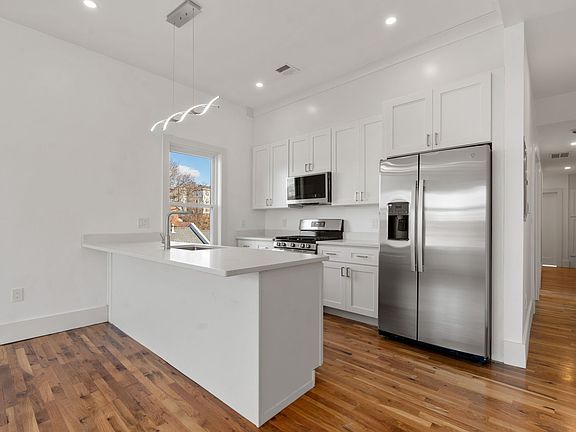 2nd image of 120 Regent St #3