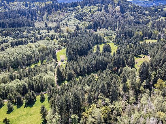 3rd image of 171 Sugarpine Road