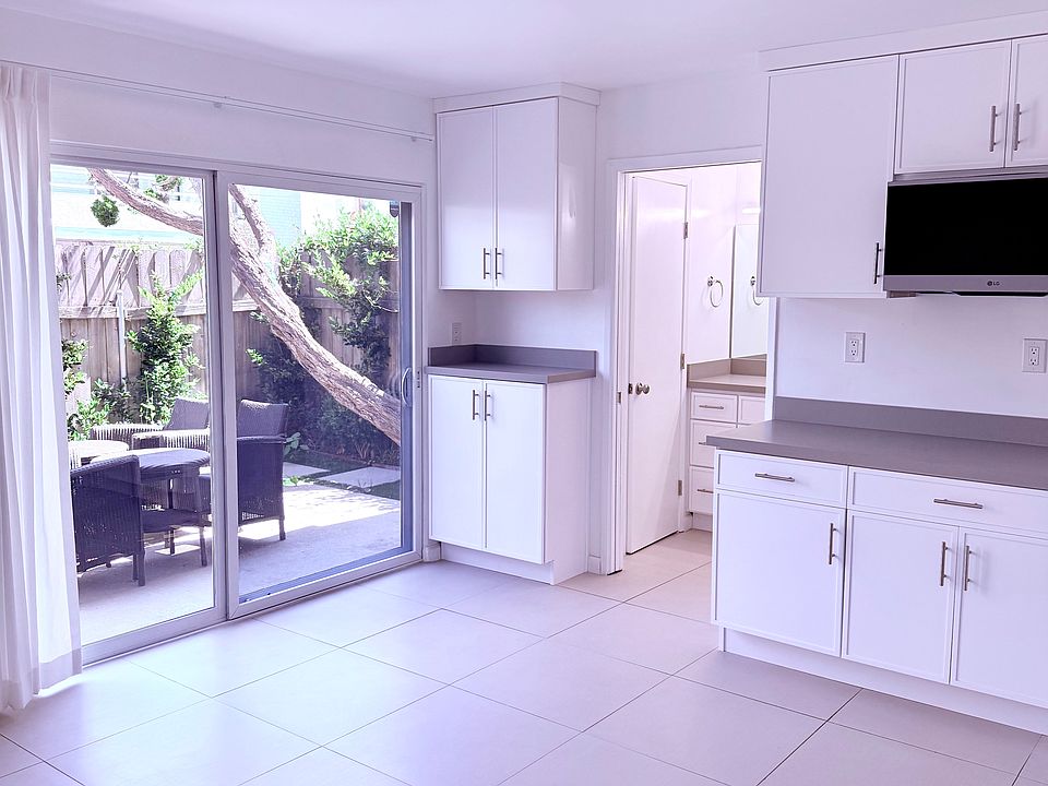 Light, bright, airy, with private outdoor patio with ocean breeze, completely newly renovated
