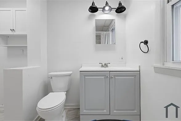 3 bed, 1300 sqft, $2,100 — Photo 2