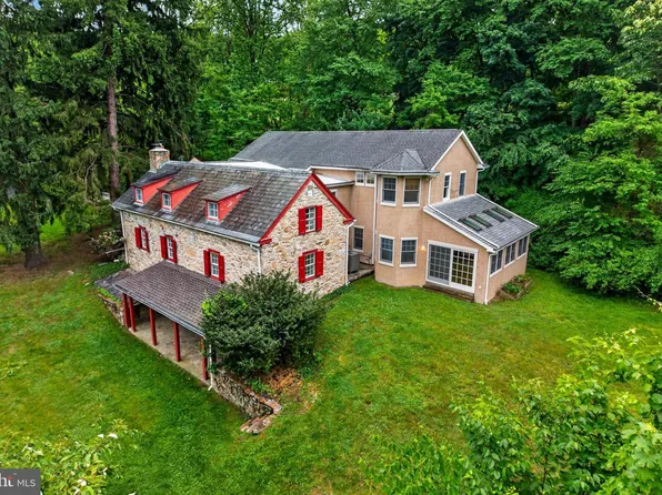 2 Wyndham Hill Dr, Reading, PA 19606