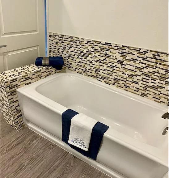 Apartments in Hollywood, CA - The Summit bathtub and tile wall