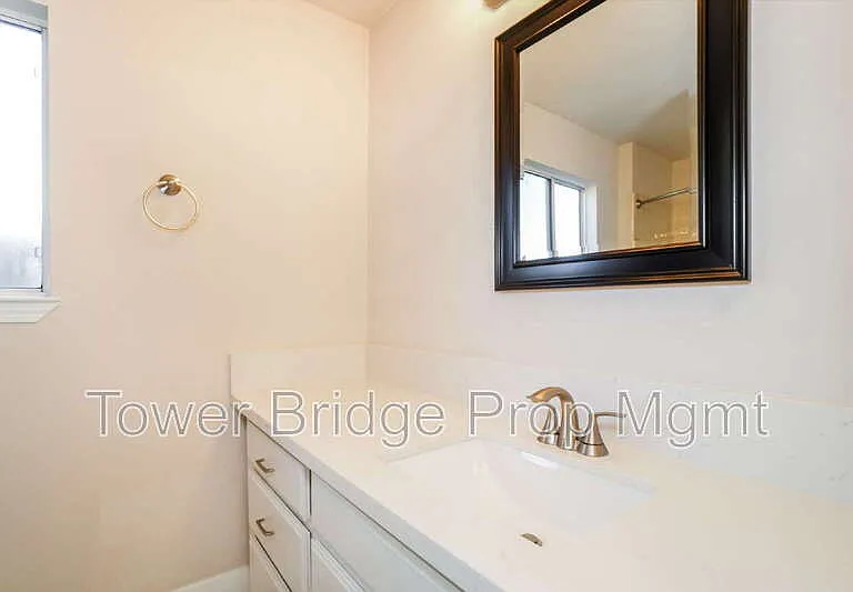 737 Cresta Ct — Photo 14
