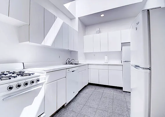 Rented by Urbane Brokerage | media 43