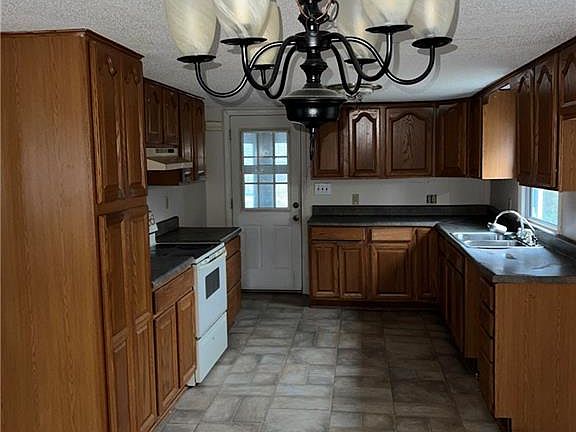 3rd image of 2416 Minorwood Rd