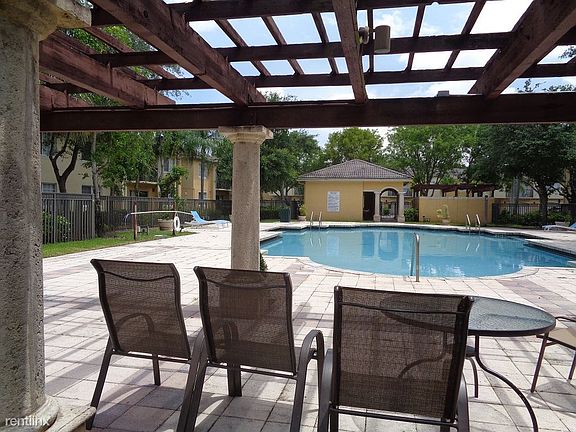Grand View Pool Cabana bathrooms