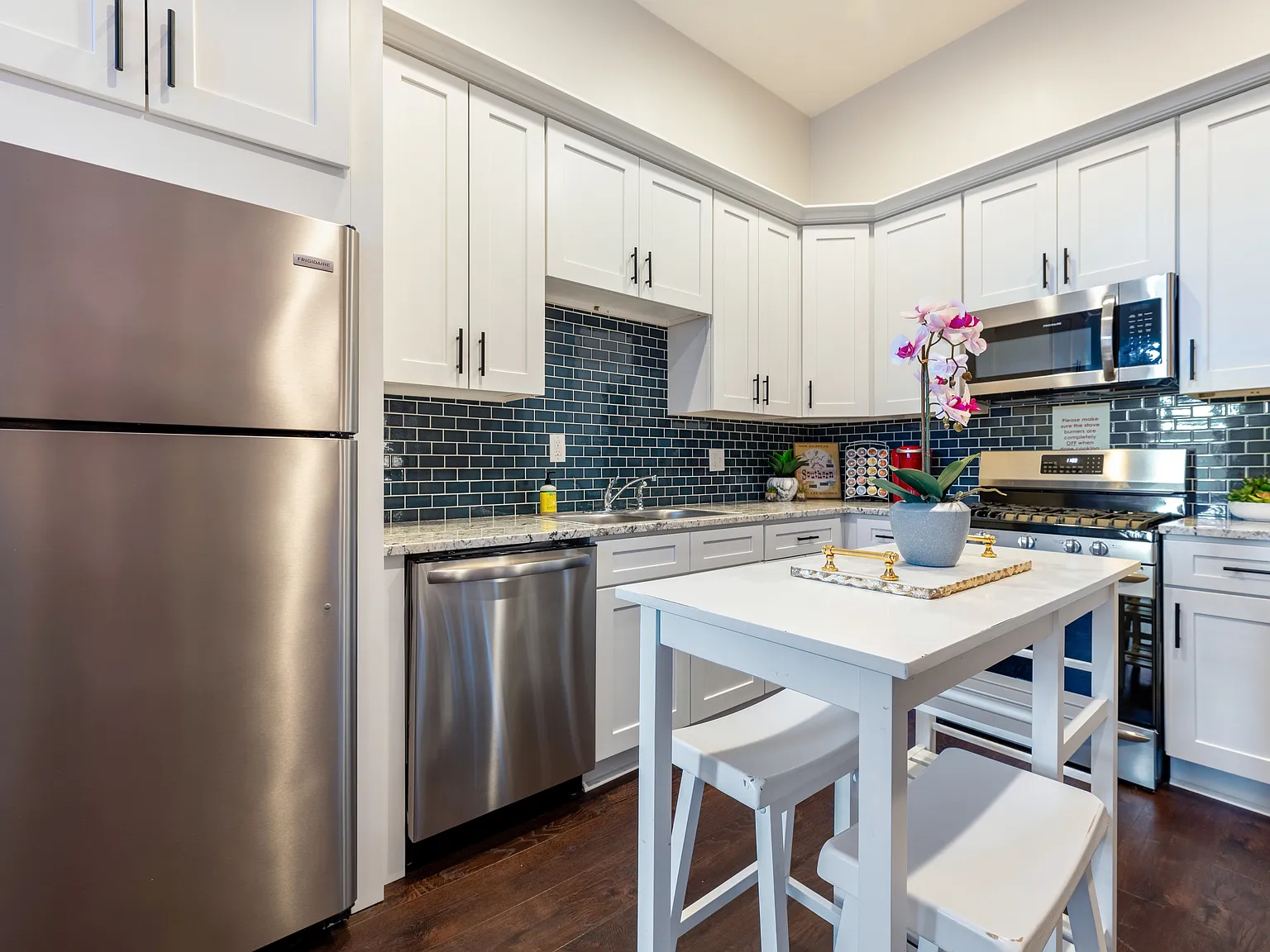 1 bed, 750 sqft, $1,400 — Photo 3