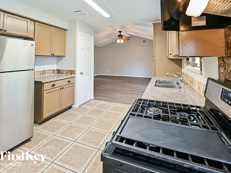 13706 Oleoke Ln — Photo 6