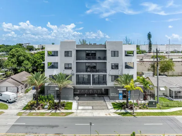 2201 Polk St #308, Hollywood, FL 33020