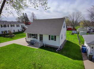 511 Pioneer Rd, Waterloo, IA 50701