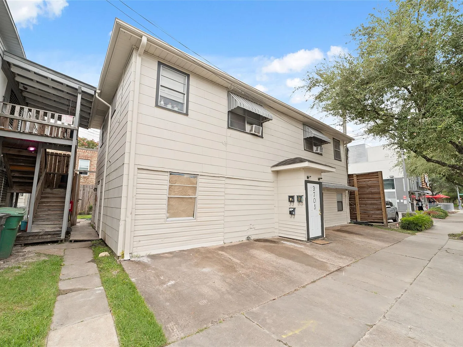 1 bed, 1.0 bath, 3444 sqft, $1,000 — Photo 2