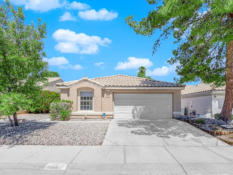 2505 Sea Venture Dr — Photo 1