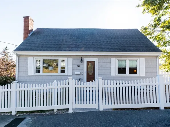 8 Siren St, Winthrop, MA 02152