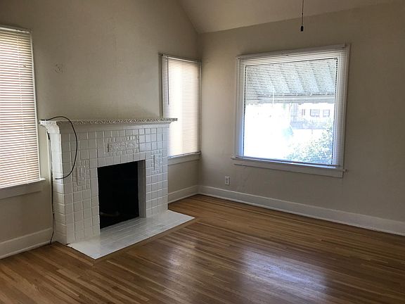 Fireplace (non-operational)