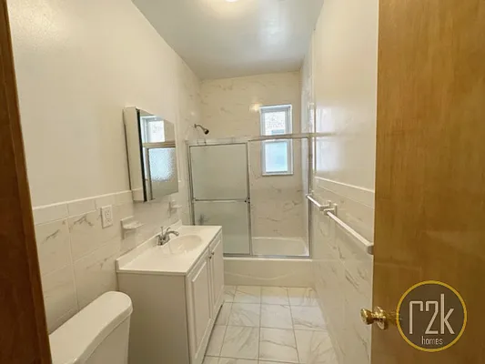 Rented by Realty 2000 Corp | media 13